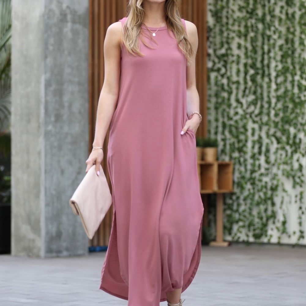 Sleeveless Round Neck Maxi Dress W/Side Slit
